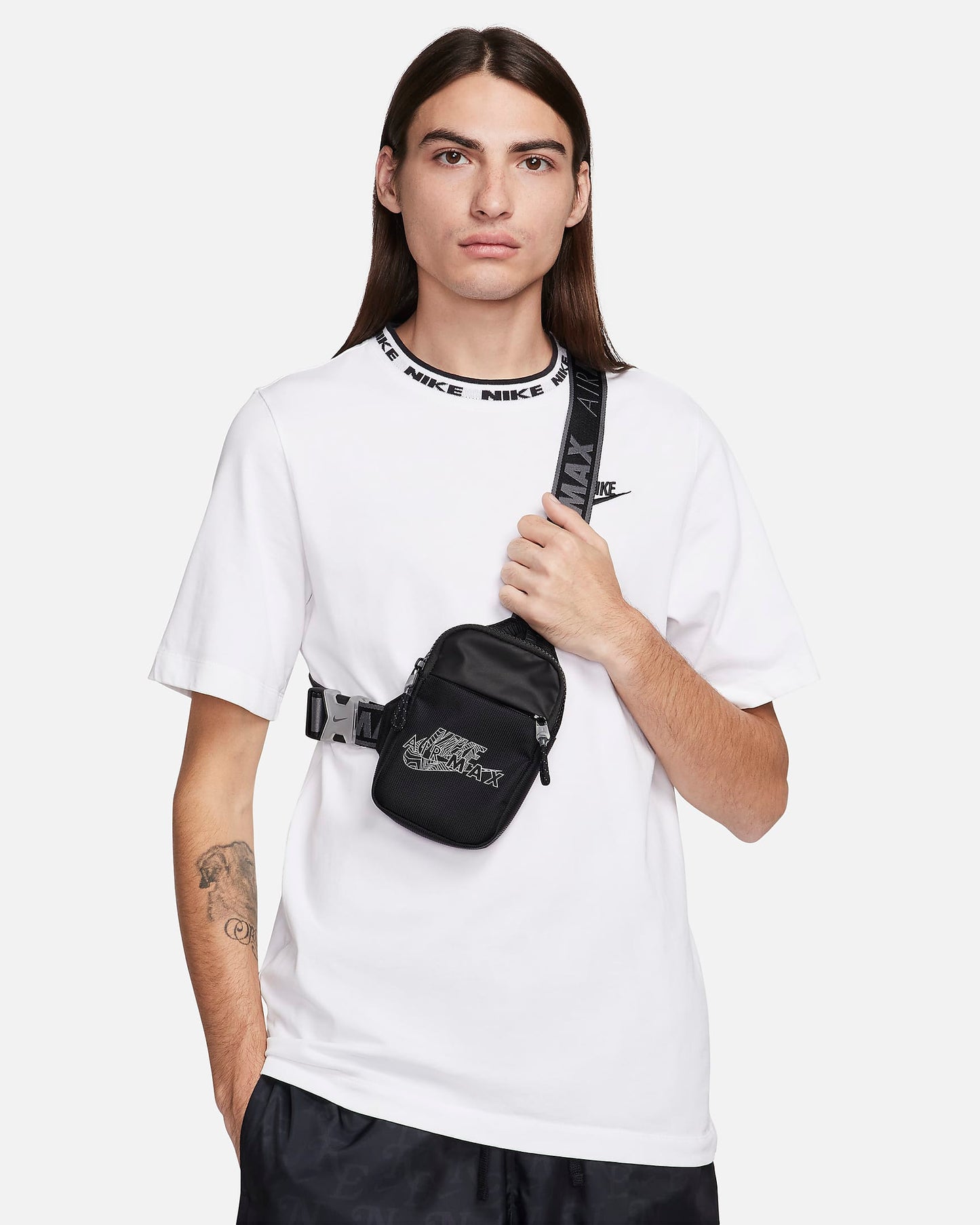 Nike Sportswear Essentials Crossbody Bag (1L)